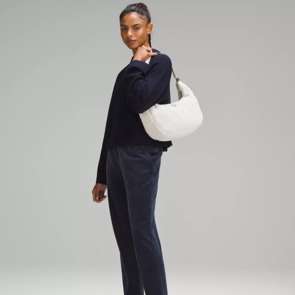 LULULEMON Mini Shoulder Bag 4L Fleece In White - Picture 2 of 5